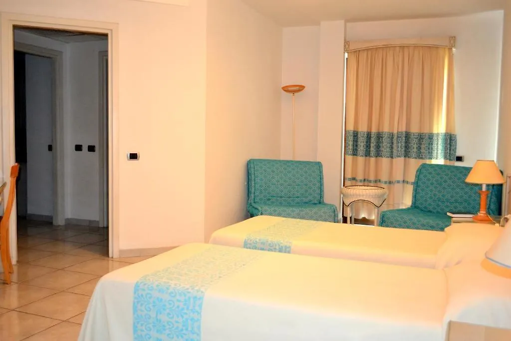 Hotel Delfino Arzachena 3*,